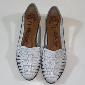 SARAH Leather Graft Women's White Cut-Out Leather Flats Size 5.5